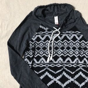 ✨3/$15 ✨Aztec Print Hoodie Size M